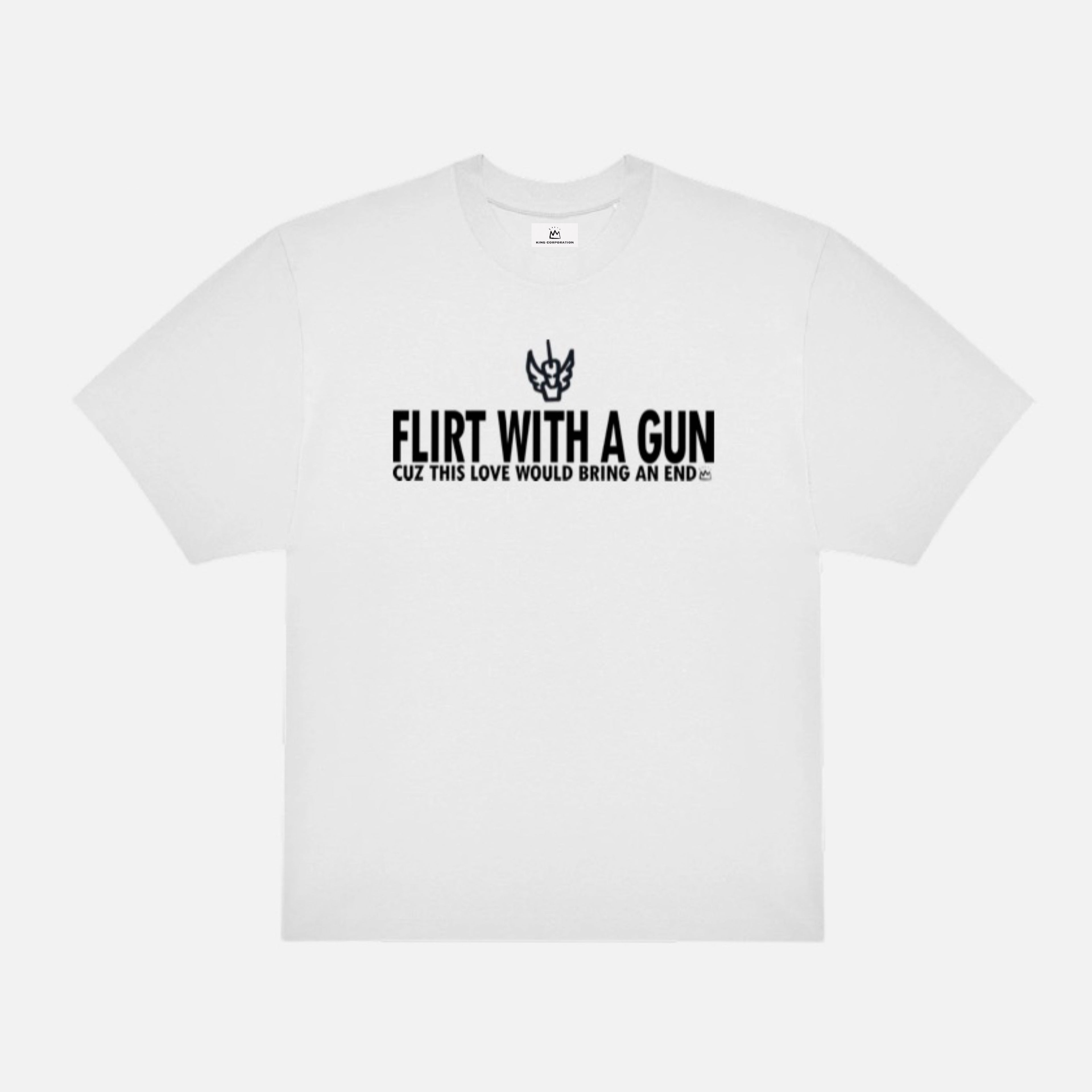 Weißes King Corporation T-Shirt mit Flirt with a Gun Print im Boxy Fit
