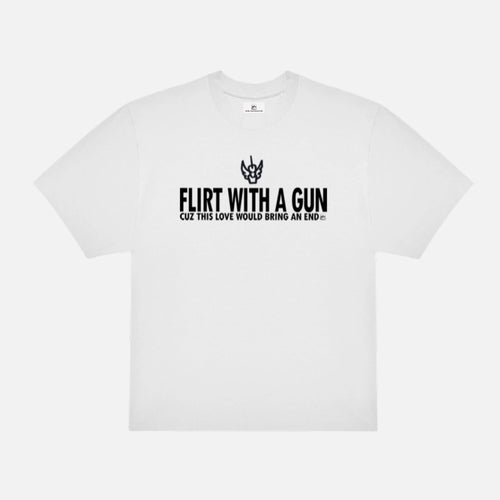 Weißes King Corporation T-Shirt mit Flirt with a Gun Print im Boxy Fit