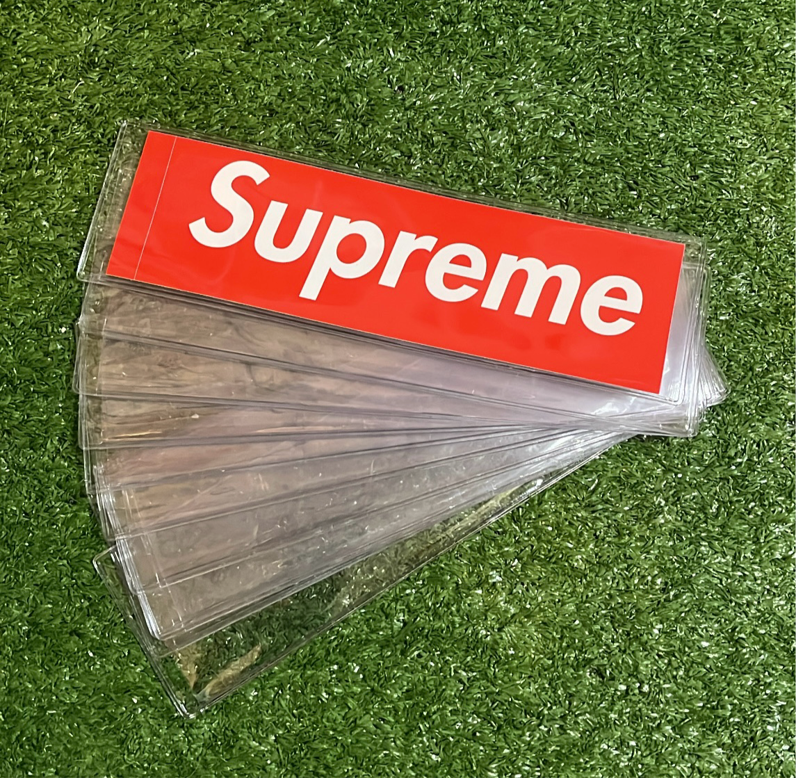 Supreme Box Logo Sticker in Vinyl Sleeves zum Schutz